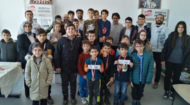 10 Ocak Gazeteciler Günü Satranç Turnuvası Sona Erdi
