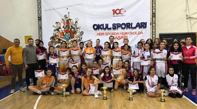 Karaman'da düzenlenen yıldız kızlar basketbolda şampiyon belli oldu