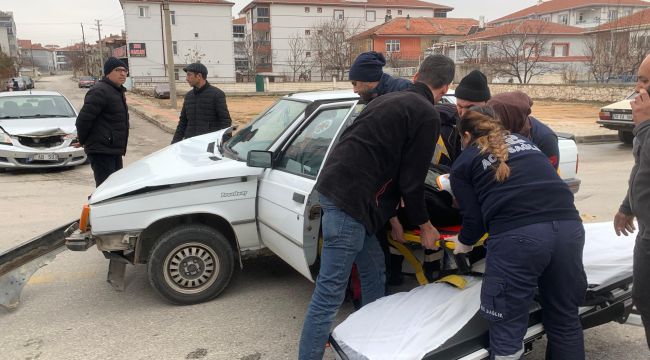 Karaman'da 2 otomobil çarpıştı: 1 yaralı 