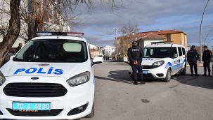 Karaman'da polisi alerma geçiren şüpheli çanta fünye ile patlatıldı 