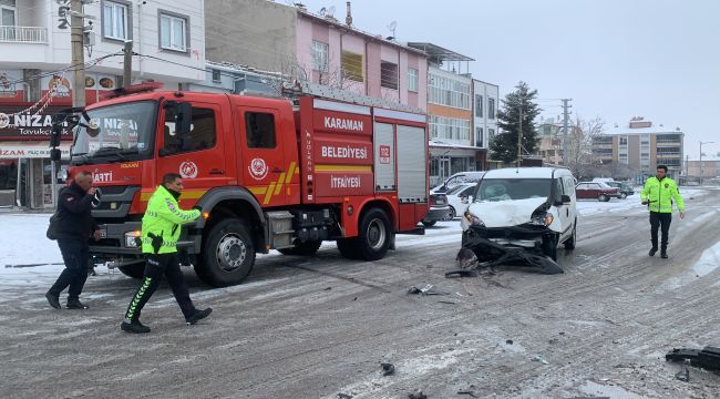 Kazada sonrası kontrolden çıkan otomobil, tavuk pişirme kabinine çarparak durabildi: 1 yaralı