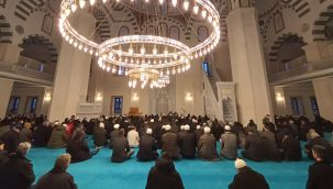 Depremde hayatını kaybedenler dualarla anıldı