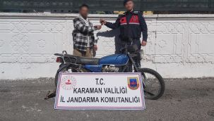 Jandarma 6 ay önce çalınan motosikleti bulup sahibine teslim etti 