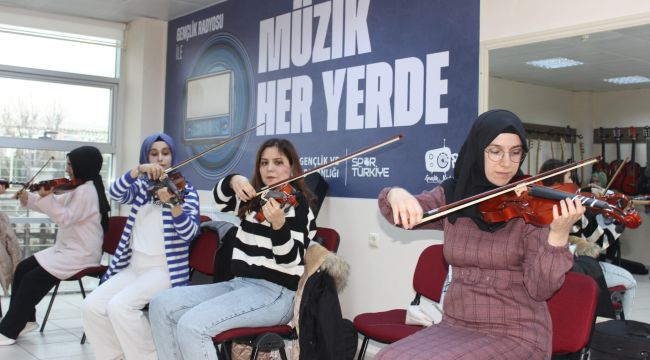 Karaman'da açılan keman kursuna yoğun ilgi 