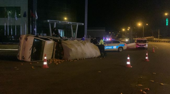 Karaman'da devrilen narenciye yüklü kamyonetin sürücüsü ölümden döndü 