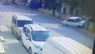 Karaman'da otomobilin duvara çarpma anı kamerada 