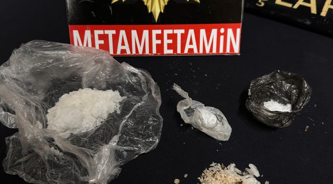 Araçarında uyuşturucu ile yakalanan 2 kişi tutuklandı 