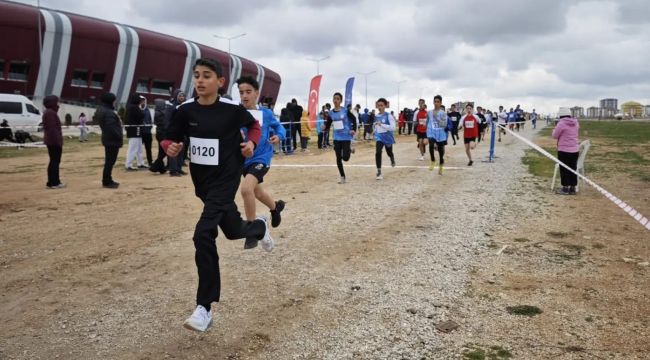 Atletizm geliştirme grup yarışmaları Karaman'da yapıldı