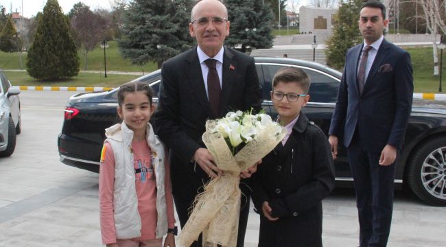 Hazine ve Maliye Bakanı Mehmet Şimşek, Karaman'da iş insanlarıyla bir araya geldi