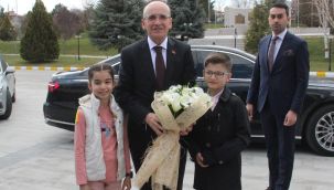 Hazine ve Maliye Bakanı Mehmet Şimşek, Karaman'da iş insanlarıyla bir araya geldi