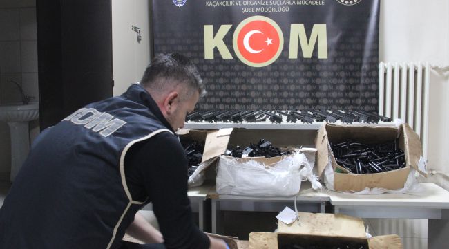 Karaman'da binlerce tabanca namlusu ile fişek yatağı ele geçirildi 
