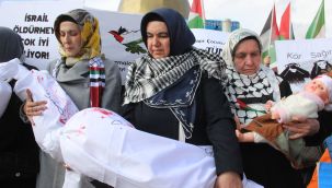 Karamanlı kadınlardan İsrail'e 'bebek kefenli' protesto 