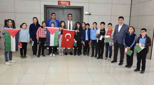 Ortaokul öğrencileri, Gazze için tek yürek oldu 