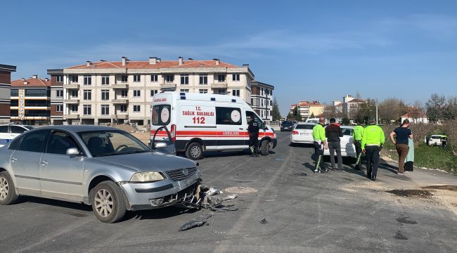 2 otomobilin karıştığı kaza ucuz atlatıldı: 1 yaralı 