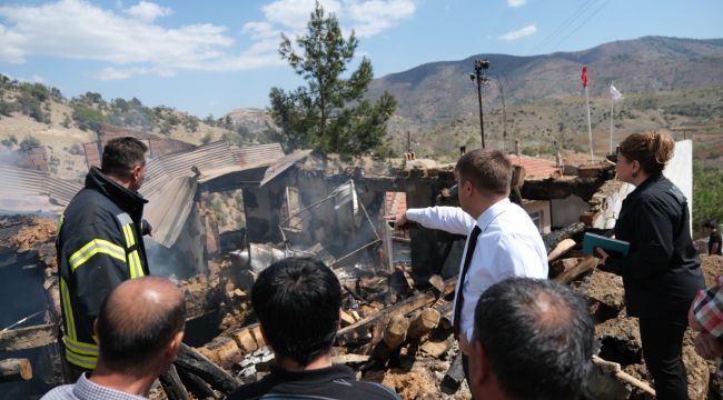 Ahşap, ev çıkan yangında kullanılamaz hale geldi 
