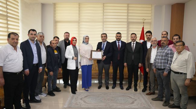 Belediye Başkanı Savaş Kalaycı, mazbatasını aldı 