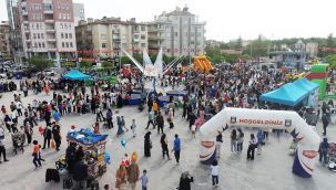Belediyenin düzenlediği şenlikte çocuklar doyasıya eğlendi