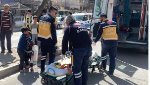 Gözyaşına boğulan küçük çocuğu abisi sarılarak sakinleştirmeye çalıştı 