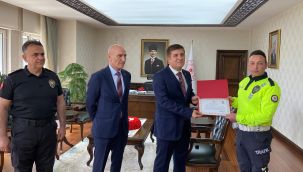 Karaman'da kazayı önleyen polise başarı belgesi verildi 