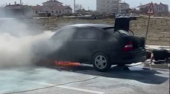 Karaman'da seyir halindeki otomobilde yangın 