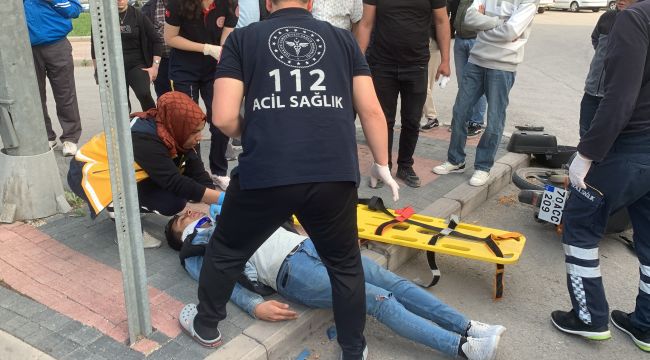 Kazada kafasını asfalt zemine çarpan motosiklet sürücüsü yaralandı