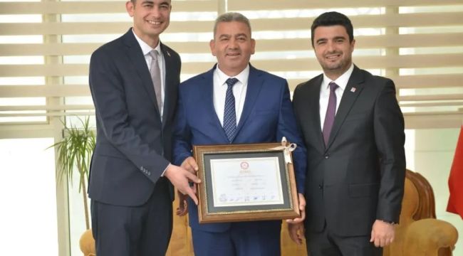 Yeşildaş, mazbatasını alarak göreve başladı