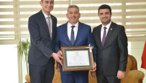 Yeşildaş, mazbatasını alarak göreve başladı