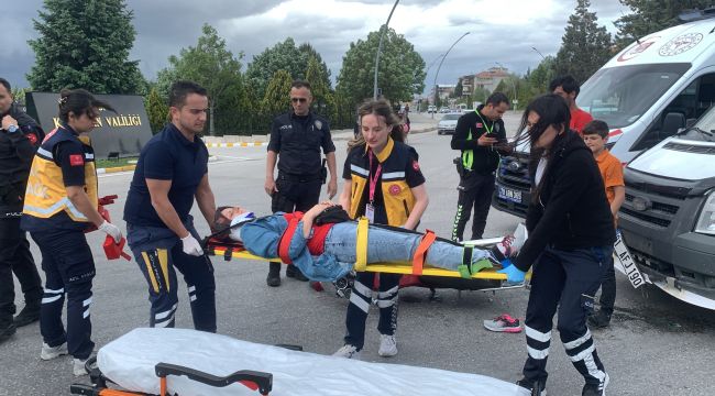 Karaman'da minibüs duran motosiklete arkadan çarptı: 1 yaralı 