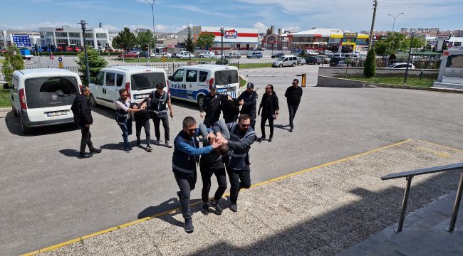 Karaman'da polisin kısa sürede yakaladığı 3 gaspçı tutuklandı 