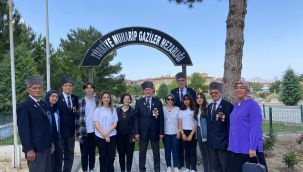 Karaman'da Türkiye Muharip Gaziler Mezarlığını ziyarette duygusal anlar yaşandı