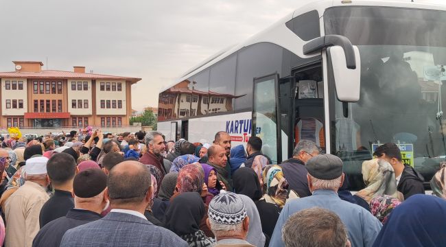 Karaman'dan 170 kişilik ilk hac kafilesi dualarla uğurlandı 
