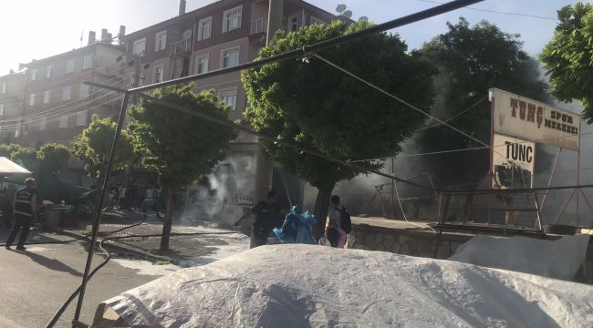 Perşembe pazarında trafo patladı, çok sayıda ekip sevk edildi