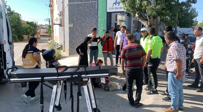 Sollamak istediği otomobile çarpan motosiklet sürücüsü yaralandı 