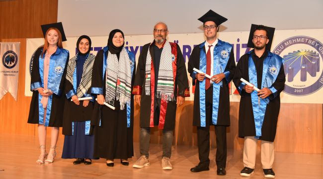 Uygulamalı Bilimler Yüksekokulu öğrencileri mezuniyet heyecanı yaşadı