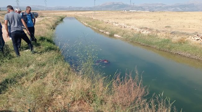 Askıda kalan aracını kurtarmak isterken kanala düşerek boğuldu