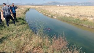 Askıda kalan aracını kurtarmak isterken kanala düşerek boğuldu
