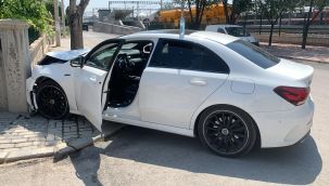 Gurbetçi aile evine giremeden kaza yaptı: 1 yaralı 