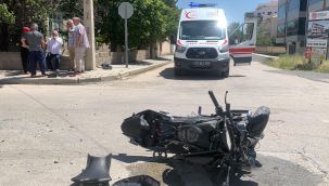 Karaman'da motosiklet ile servis minibüsü çarpıştı: 2 yaralı 