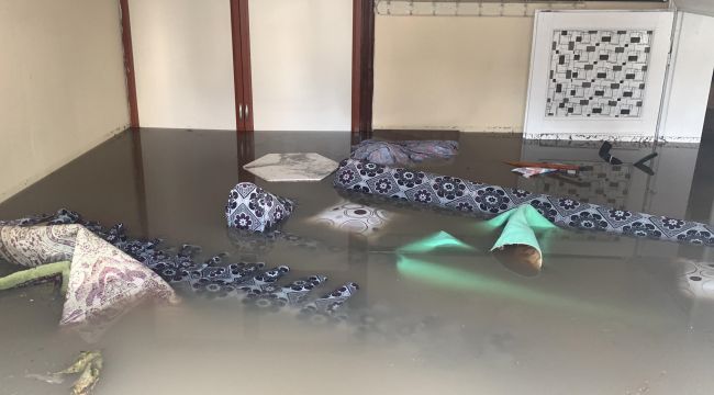 Karaman'da sağanak sele neden oldu, 2 kişi canını zor kurtardı