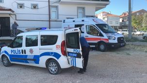 Evinde aniden fenalaşan yaşlı adam yere düşerek hayatını kaybetti