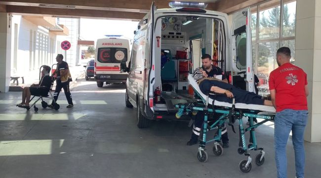 Karaman'da yoldan çıkan otomobildeki 4 kişi ölümden döndü