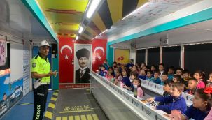 Karaman'a gelen mobil trafik tırında öğrencilere trafik eğitimi verildi 