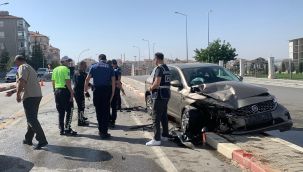 Karaman'da minibüs ile otomobil kafa kafaya çarpıştı: 6 yaralı 