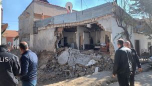 Karaman'da temel kazısı sırasında evin duvarı yıkıldı 