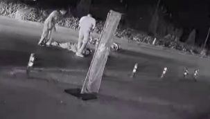 Karaman'da yol ortasına devrilen motosikletin sürücüsü yaralandı 