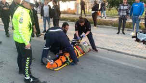 Kazada elektrikli bisiklet sürücüsü gencin ayağı kırıldı 