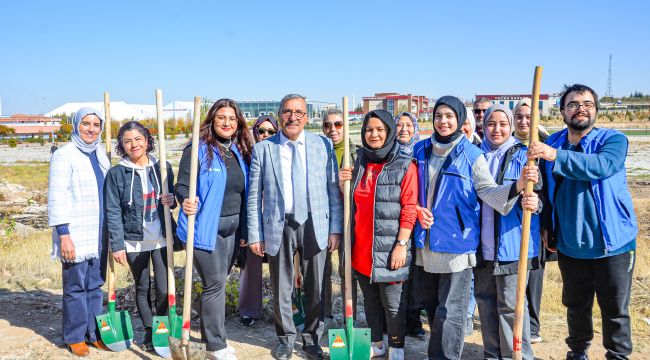 KMÜ'de 101 meşe fidanı toprakla buluştu
