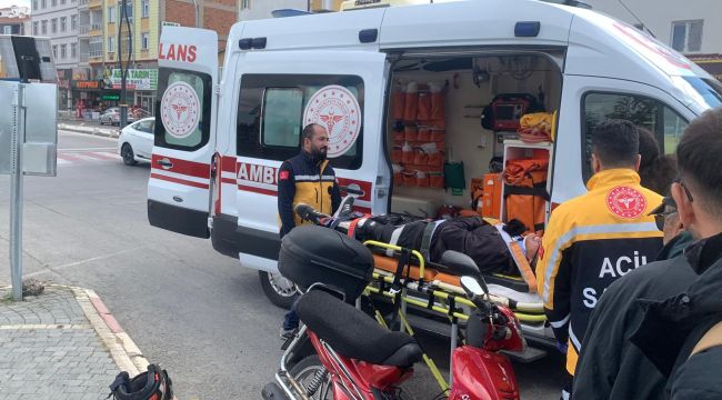Minibüs ile motosiklet çarpıştı: 1 yaralı
