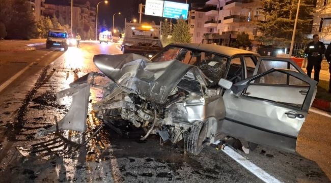 Otomobilin hurdaya döndüğü kazada 2 kişi yaralandı