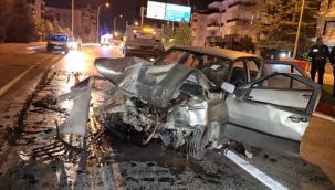 Otomobilin hurdaya döndüğü kazada 2 kişi yaralandı